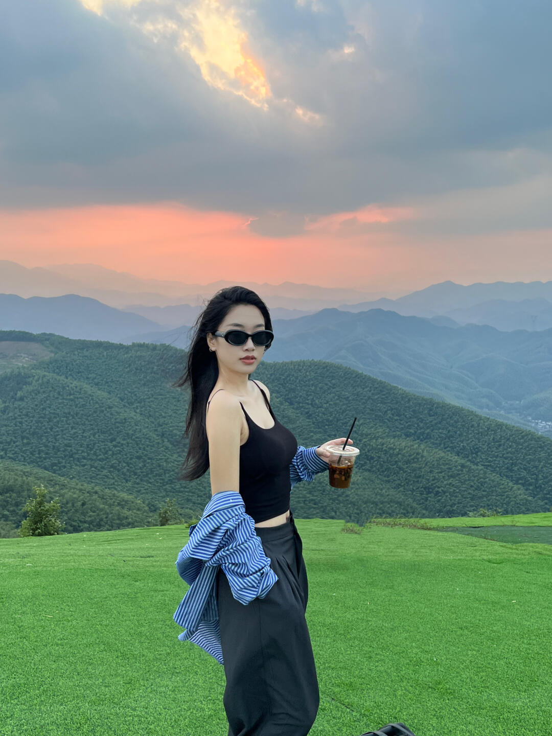 我和山顶的风一样自由