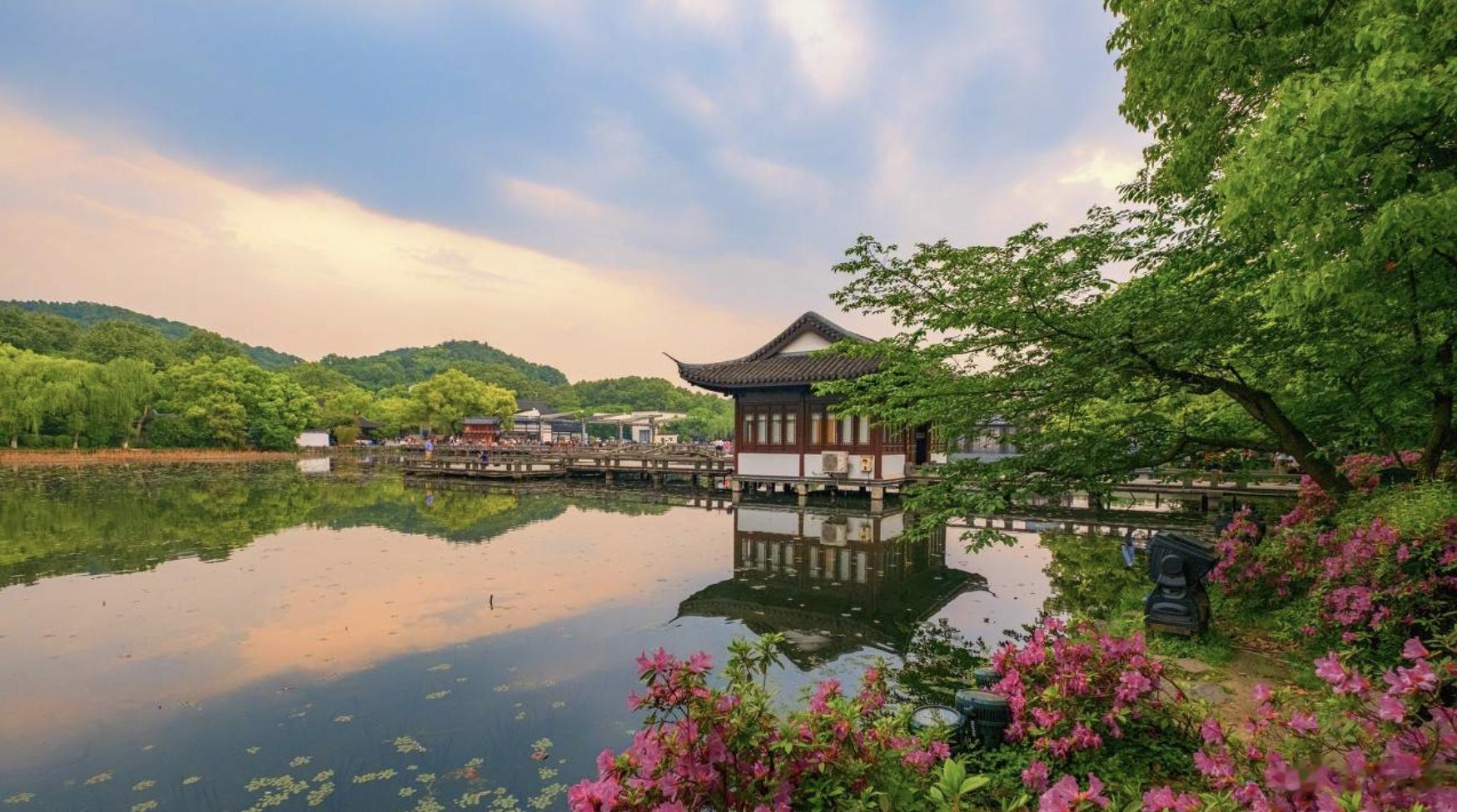 “龙井”不是茶，是指有龙的井。#东壁探微# 三国东吴孙权赤乌年间，龙井这个地方是