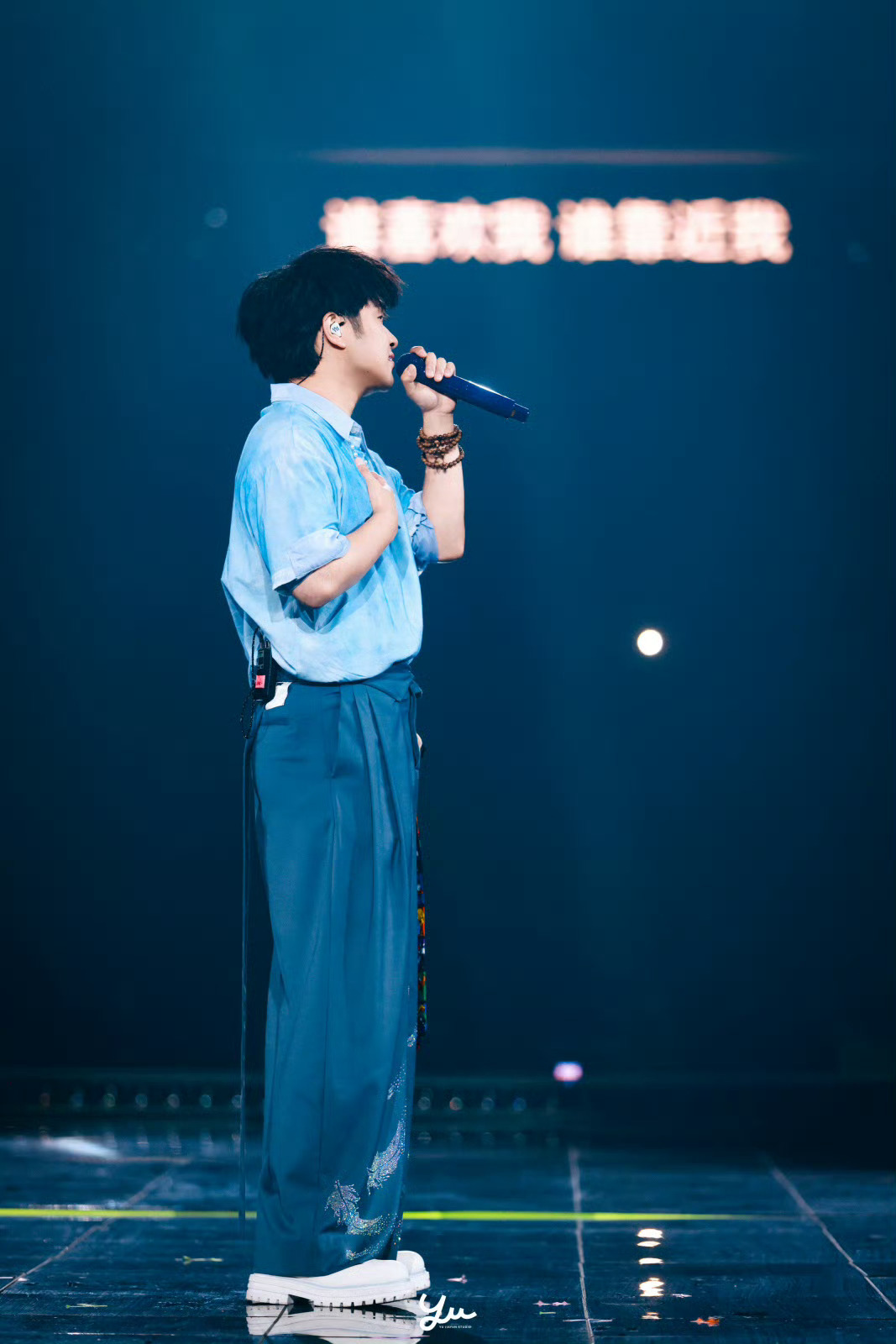 杨千嬅余佳运合唱倾城余佳运杨千嬅两大情歌嗓同台疯了！余佳运演唱会杨千嬅惊喜空降，