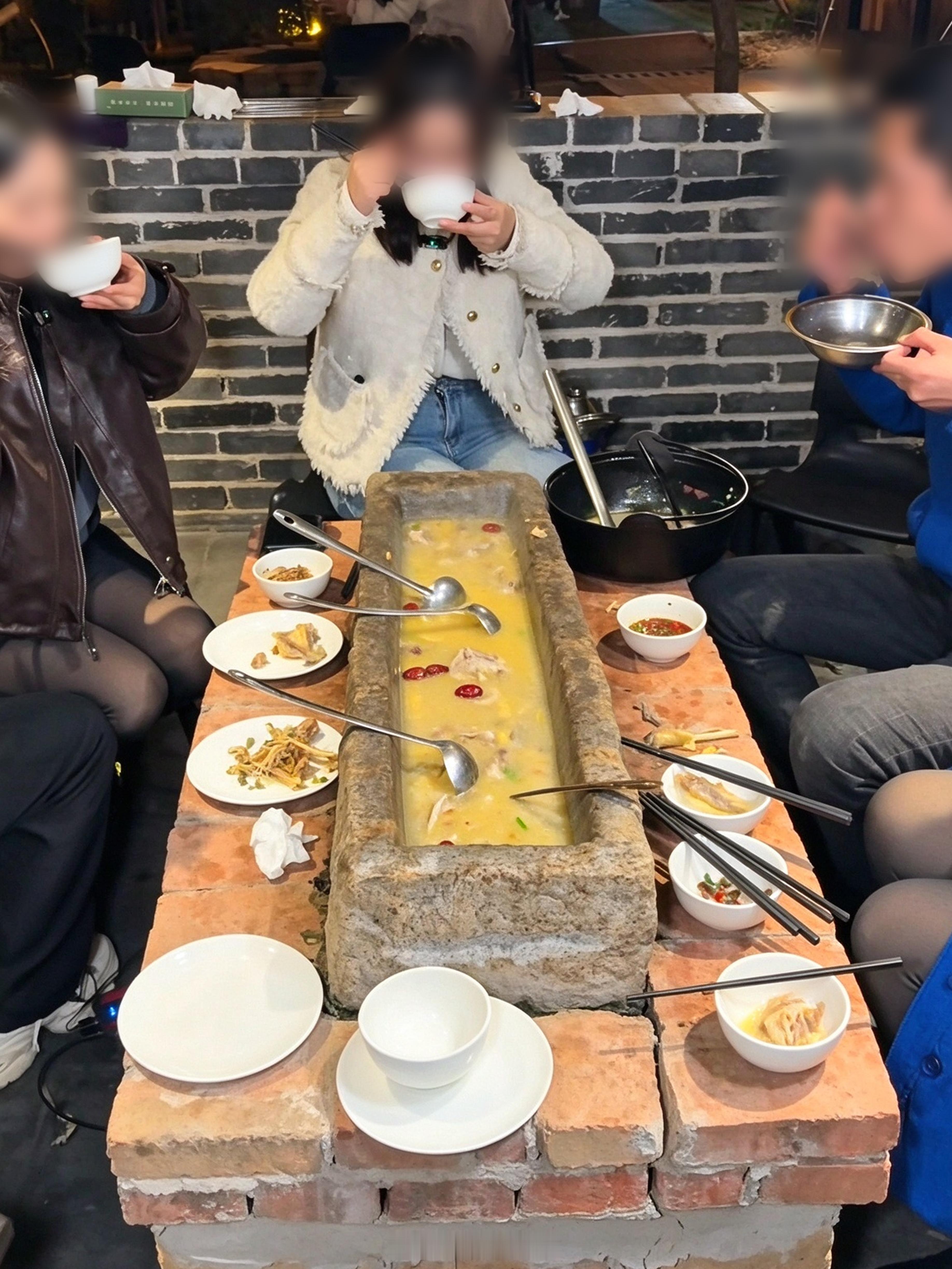 让老一辈看了直摇头的火锅...[笑cry] ​​​