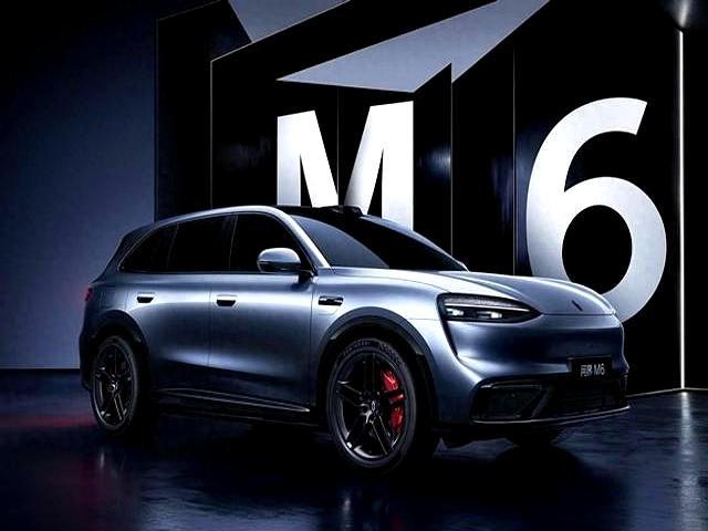 问界M6问界M6作为25万级热门家用六座SUV，外观简约大气，车身线条柔和，实拍