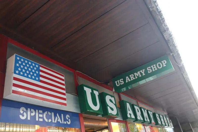 这不仅会影响这些国家的经济结构，使社会资源从教育、医疗等领域转移，还可能引发地区