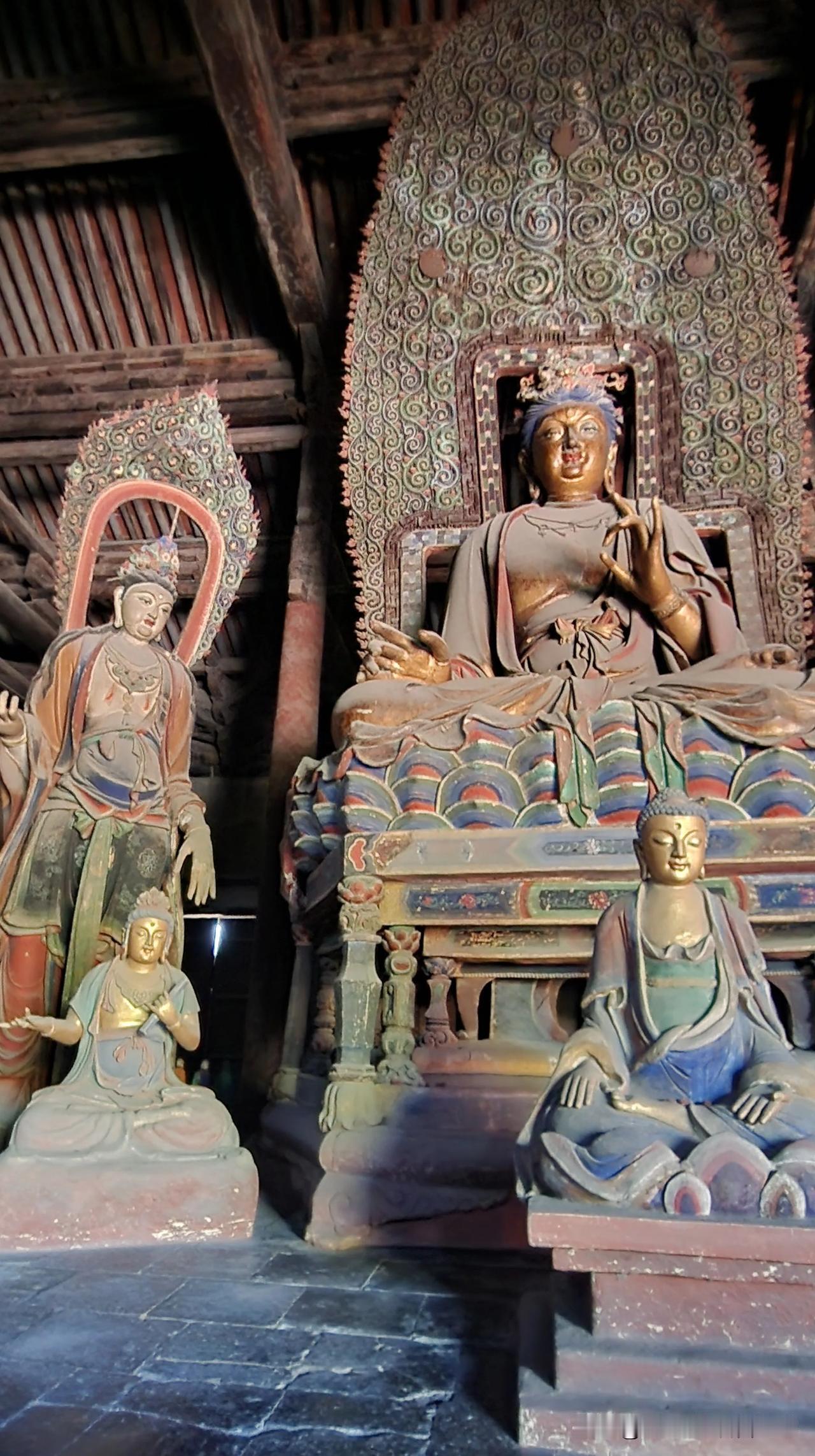 黑神话带火的山西辽金庙宇：崇福寺
木楼高悬神象尊，玉宇琼宫显威灵。
崇福寺也是黑