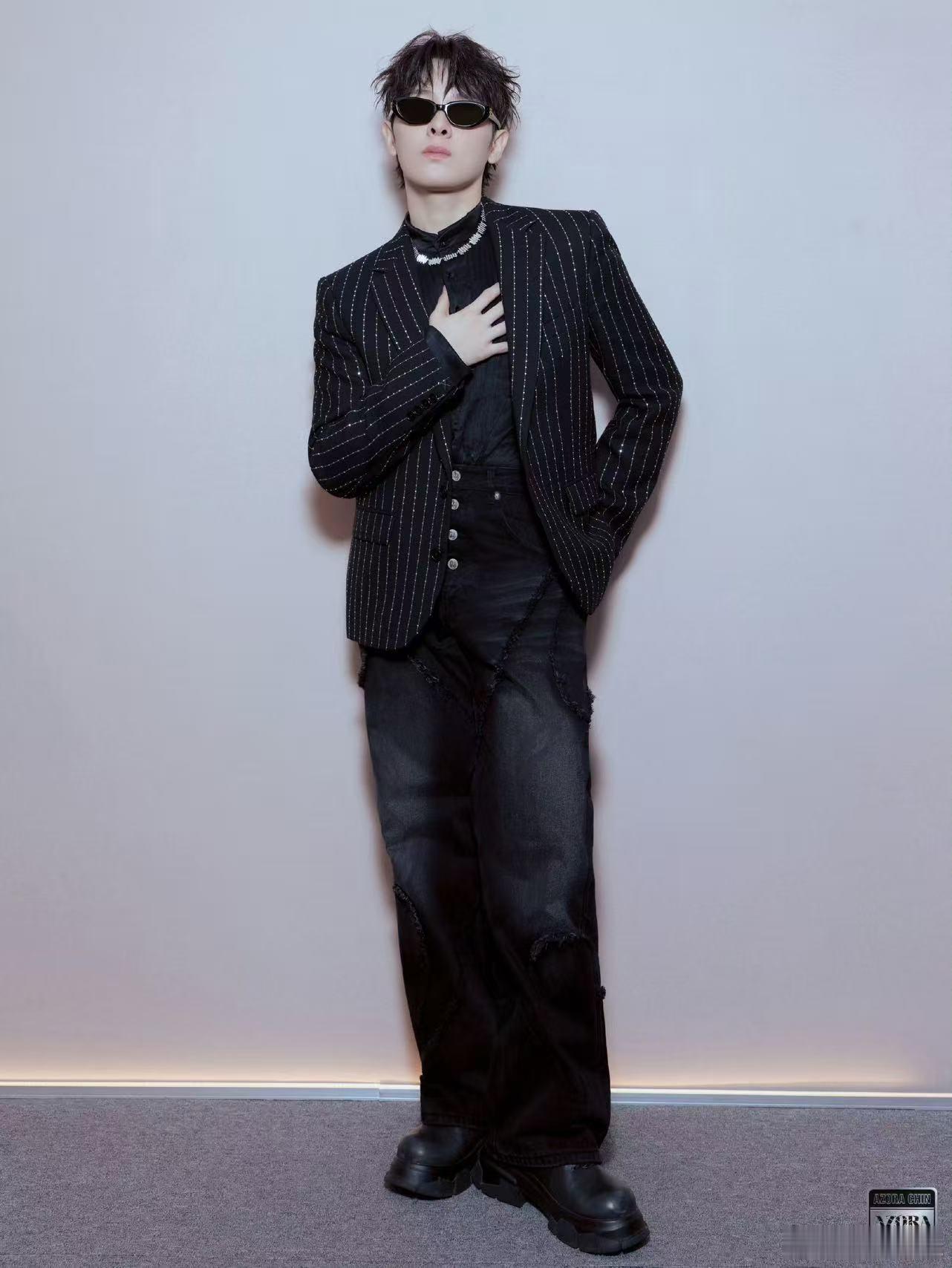 尤长靖风格大变 尤长靖工作室晒出今晚《歌手2026》造型，彻底打破大众固有抒情歌