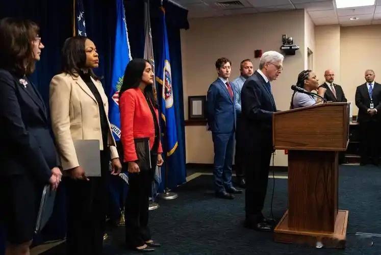 瑞士硬刚美国：1000亿投资自主权，绝不做第二个日本！
 
大家好，我是大叔问D