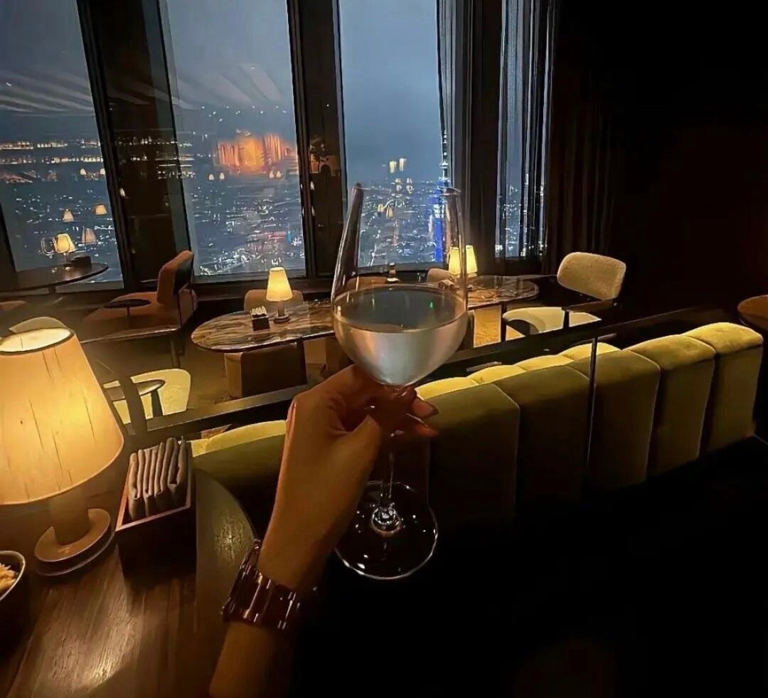 ⟡ ᗪᗩIᒪY •͈ᴗ•͈ ♡绕不开的石头，就把它当作垫脚石。 ​​​