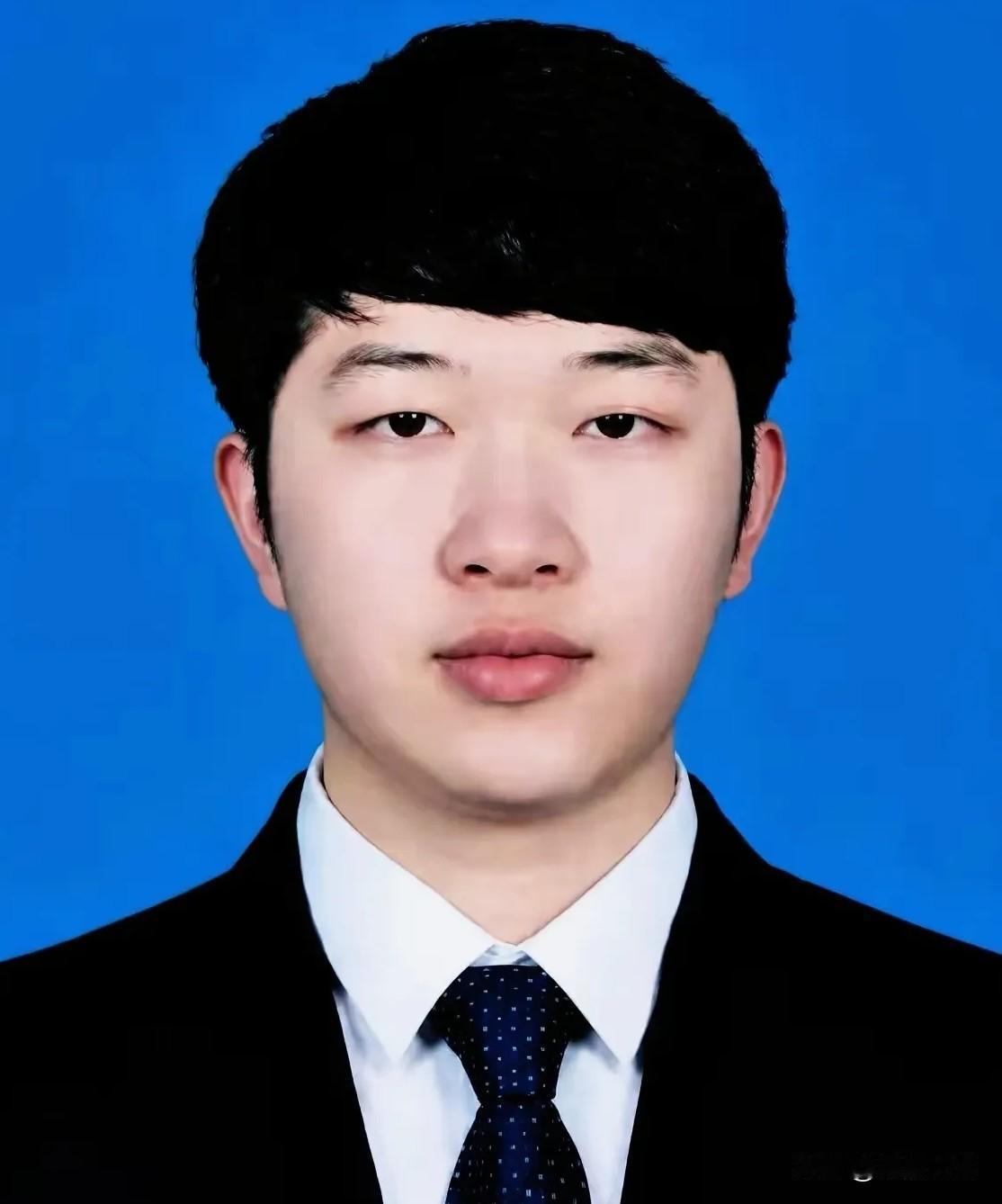全网破防致敬！
后脑被菜刀劈开颅骨，29岁医生舍命护住8个月孕护士🔥
 
真正