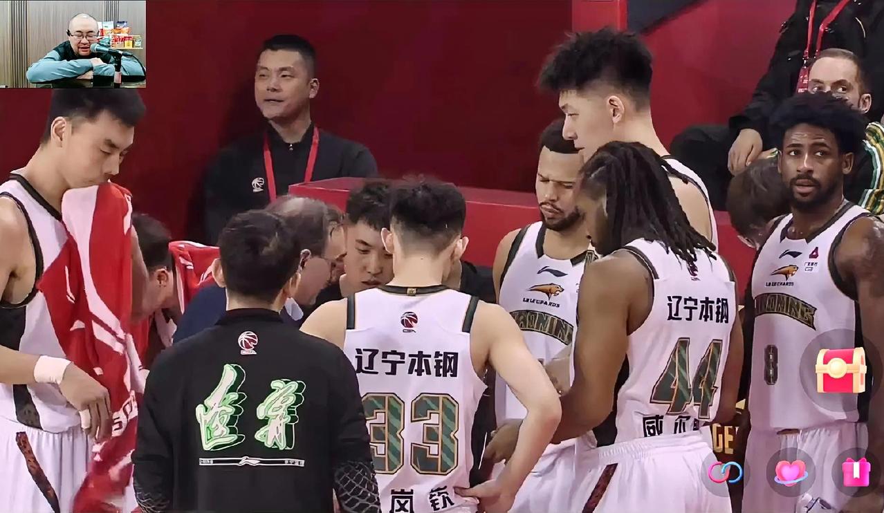 辽宁队昨晚客场输吉林非得找一个人背锅的话！我认为这两个人的责任最大！
没错！这两