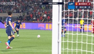 杜月徵红牌下场。 