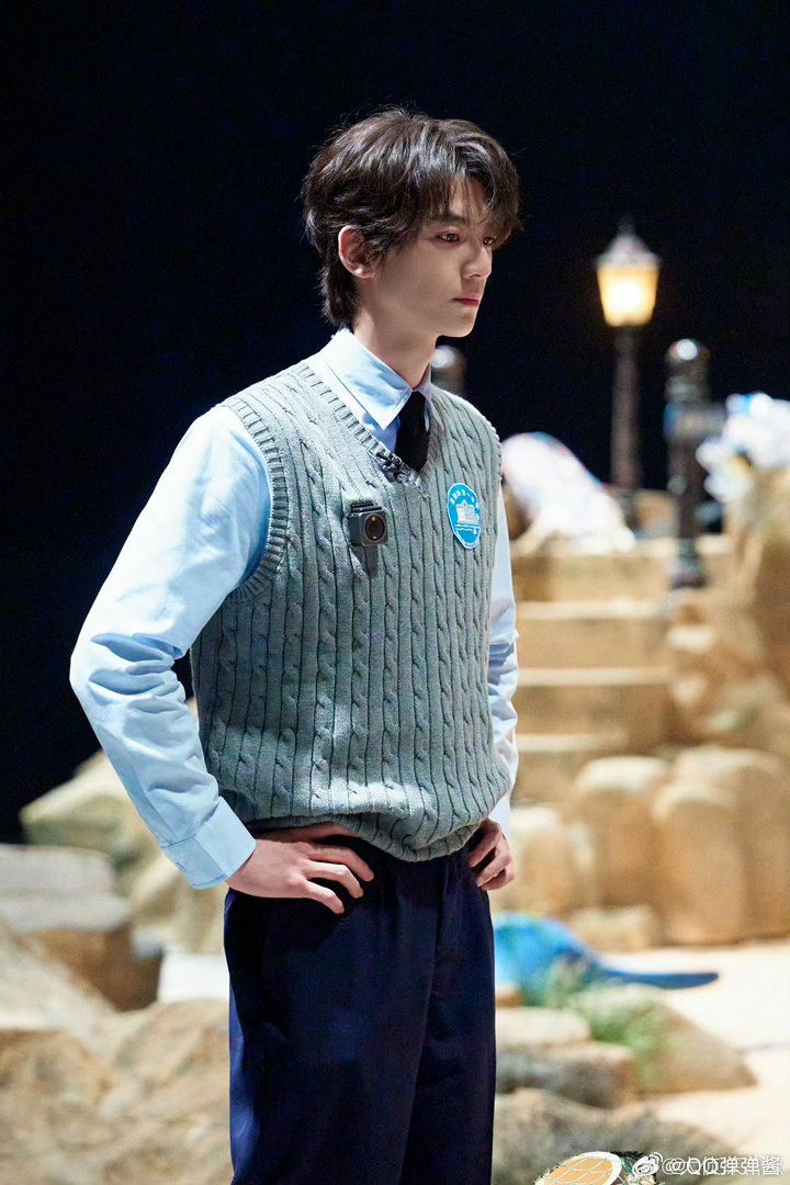 大侦探一期有两套妆造大侦探《大侦探》这妆造太绝了！一期两套造型，学生服秒变十年后