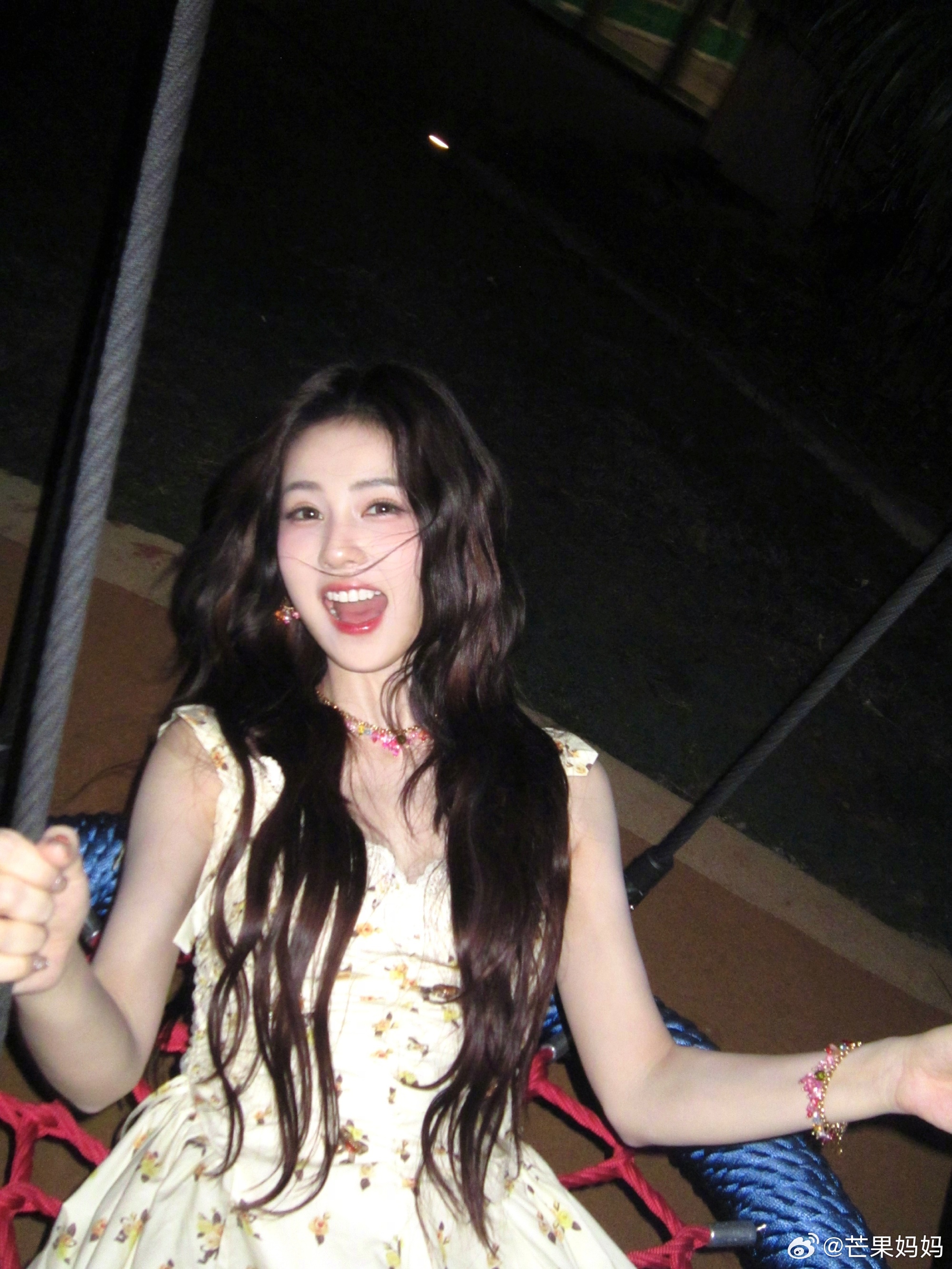 白鹿这张笑起来完全就是小太阳！元气值直接拉满啦🥹🫶 