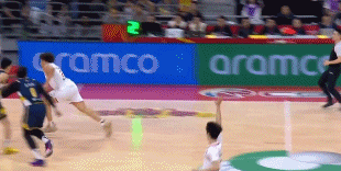 洛夫顿这波一条龙一打二勾手 2+1 直接拉满硬气值！130 公斤的 “灵活胖子”