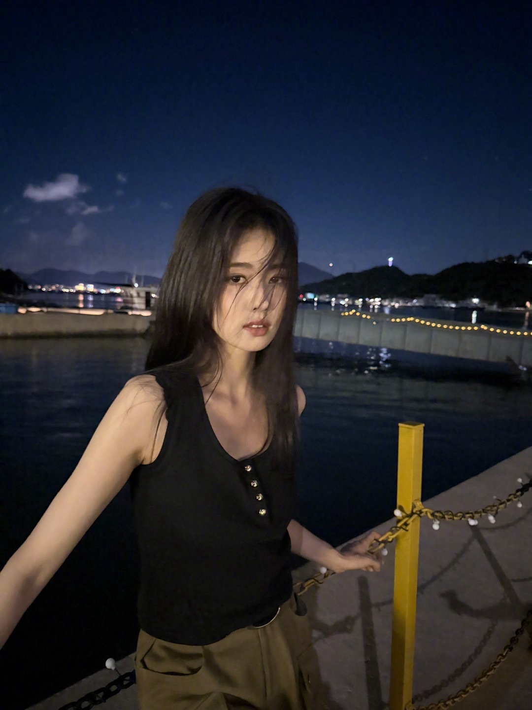 白鹿去看烟花了呀！白鹿夜拍plog营业真的太好看了！[哇] ​​​