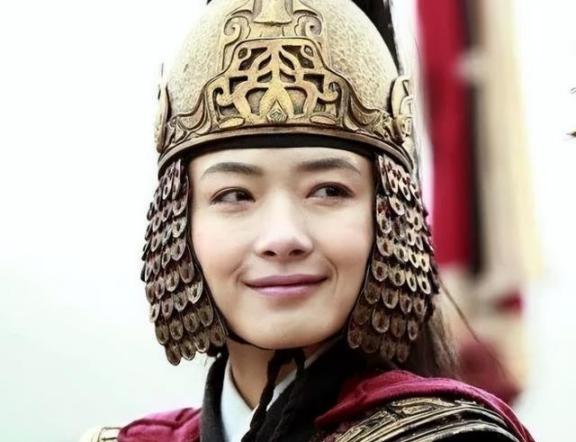 1561年，戚继光在外偷偷纳了小妾，并生了5个儿子，妻子王氏得知后，抄起一把长刀