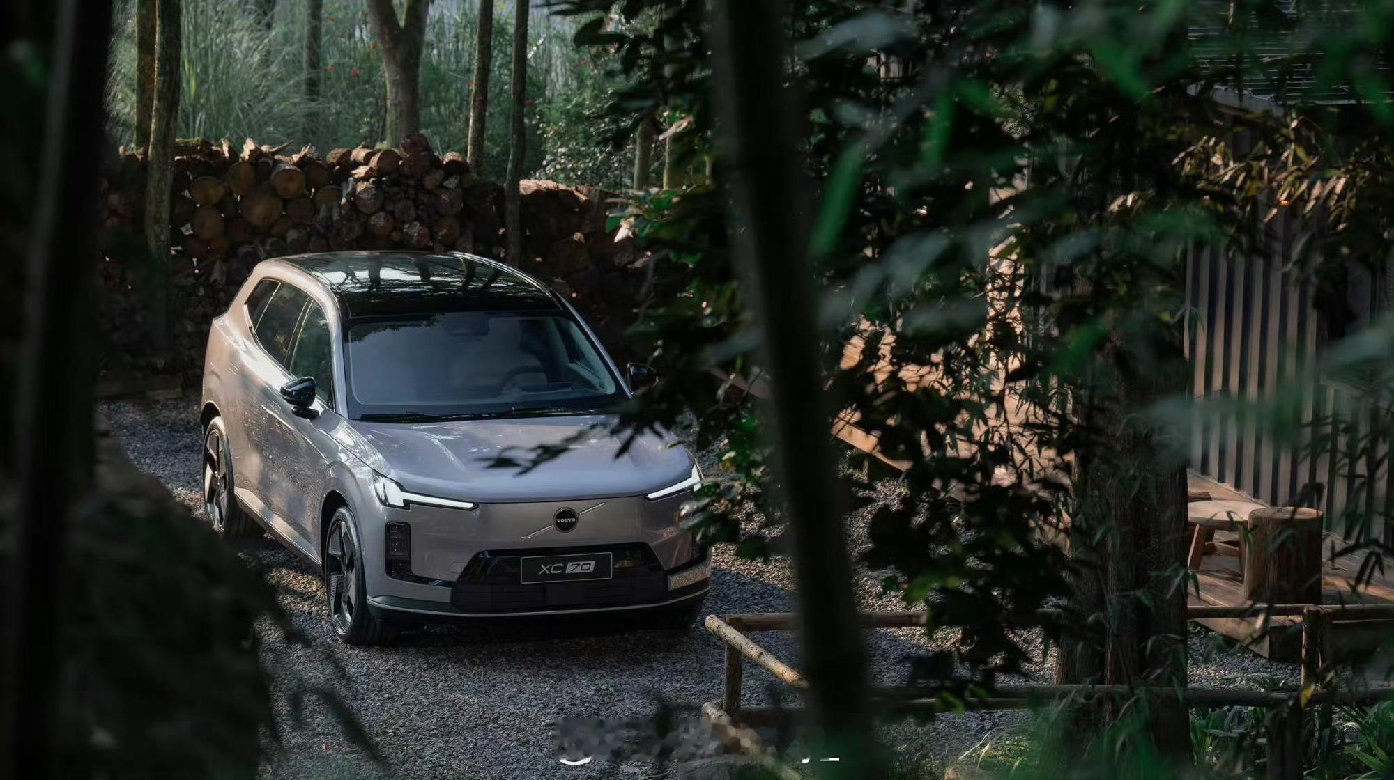XC70掀起豪华混动反击战沃尔沃XC70基于沃尔沃全新SMA超级混动架构打造，搭