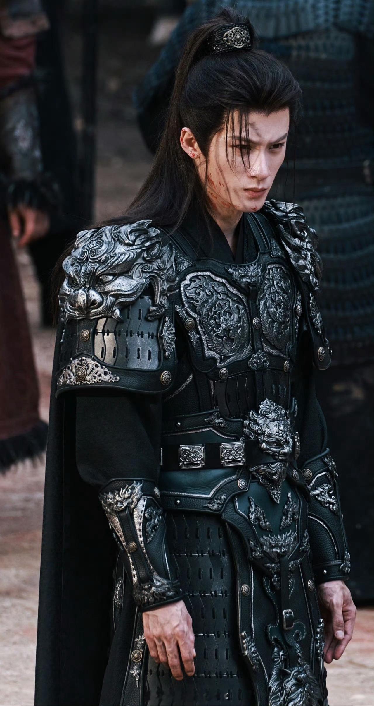 檀健次新剧《何不同舟渡》战损路透🈶好惨烈的画面 