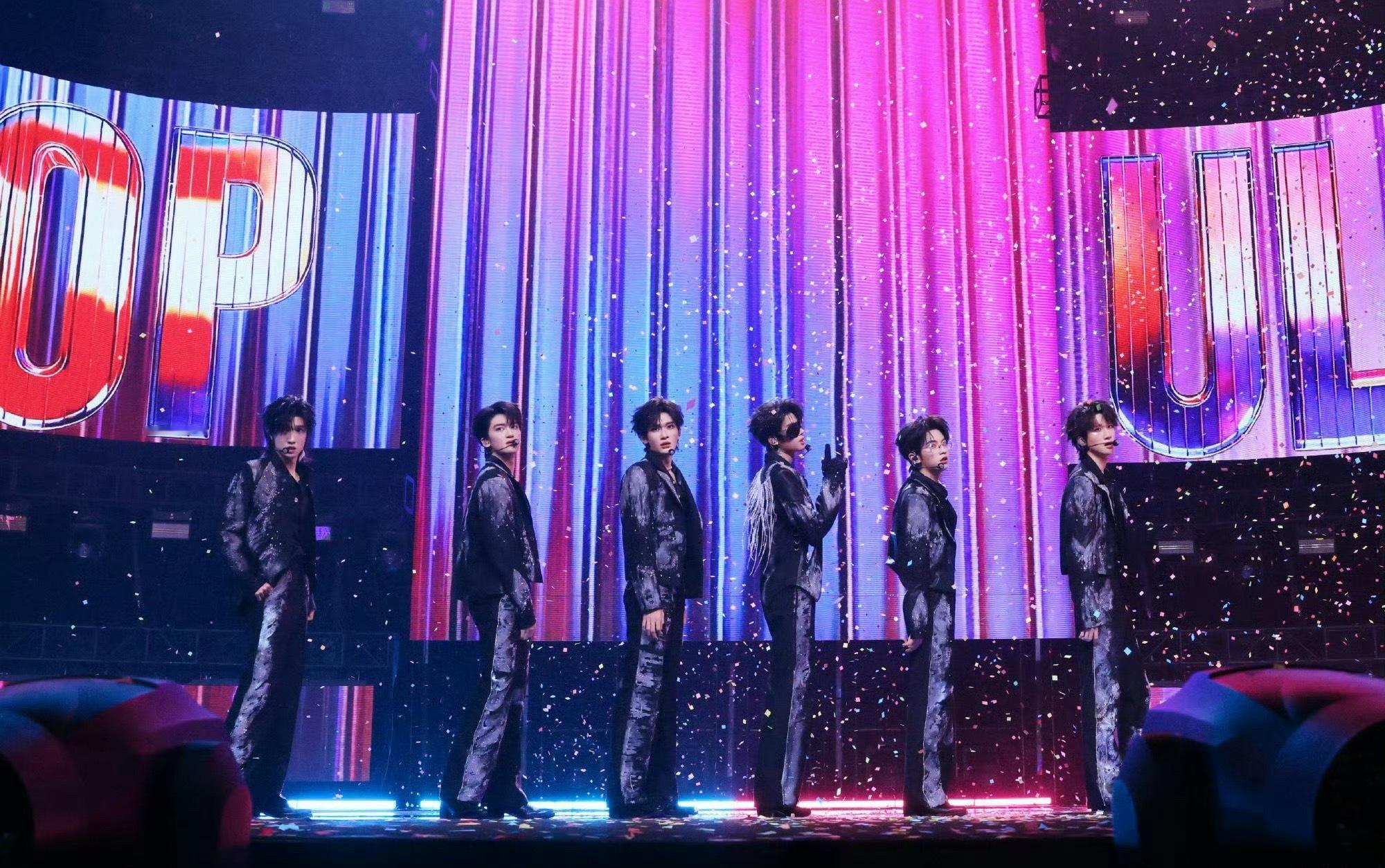 TF家族你们的存在就是我们的荣耀TF家族荣耀之战舞台照🈶养成系真的很可耐你们的