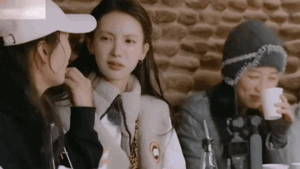 金晨曾对周雨彤翻白眼。 ​​​