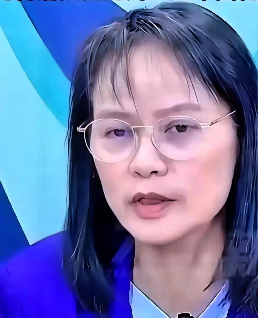 主持人尹乃菁抛出"若两岸开战是否愿为台湾而战"时，台北一女中教师区桂芝毫不回避，