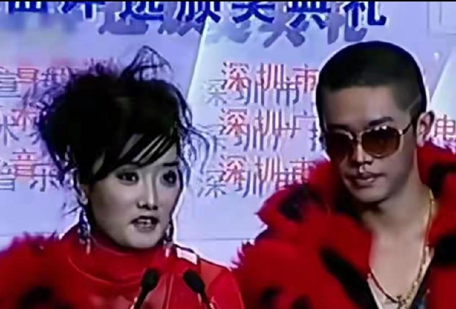 被骂土18年，如今横扫鸟巢！凤凰传奇才是内娱真正顶流
 
       曾毅是无