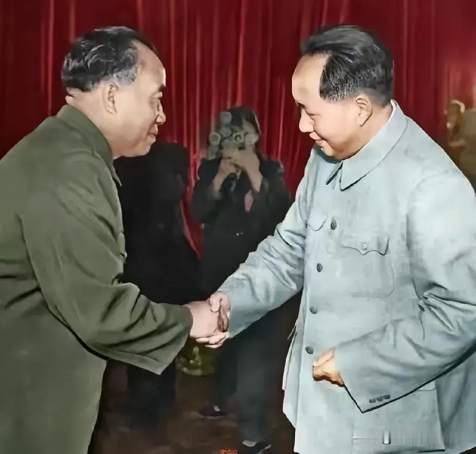 国际媒体评价：朱老总朴实、宽厚、民主、与士兵同甘共苦，是深受爱戴的人民领袖。
