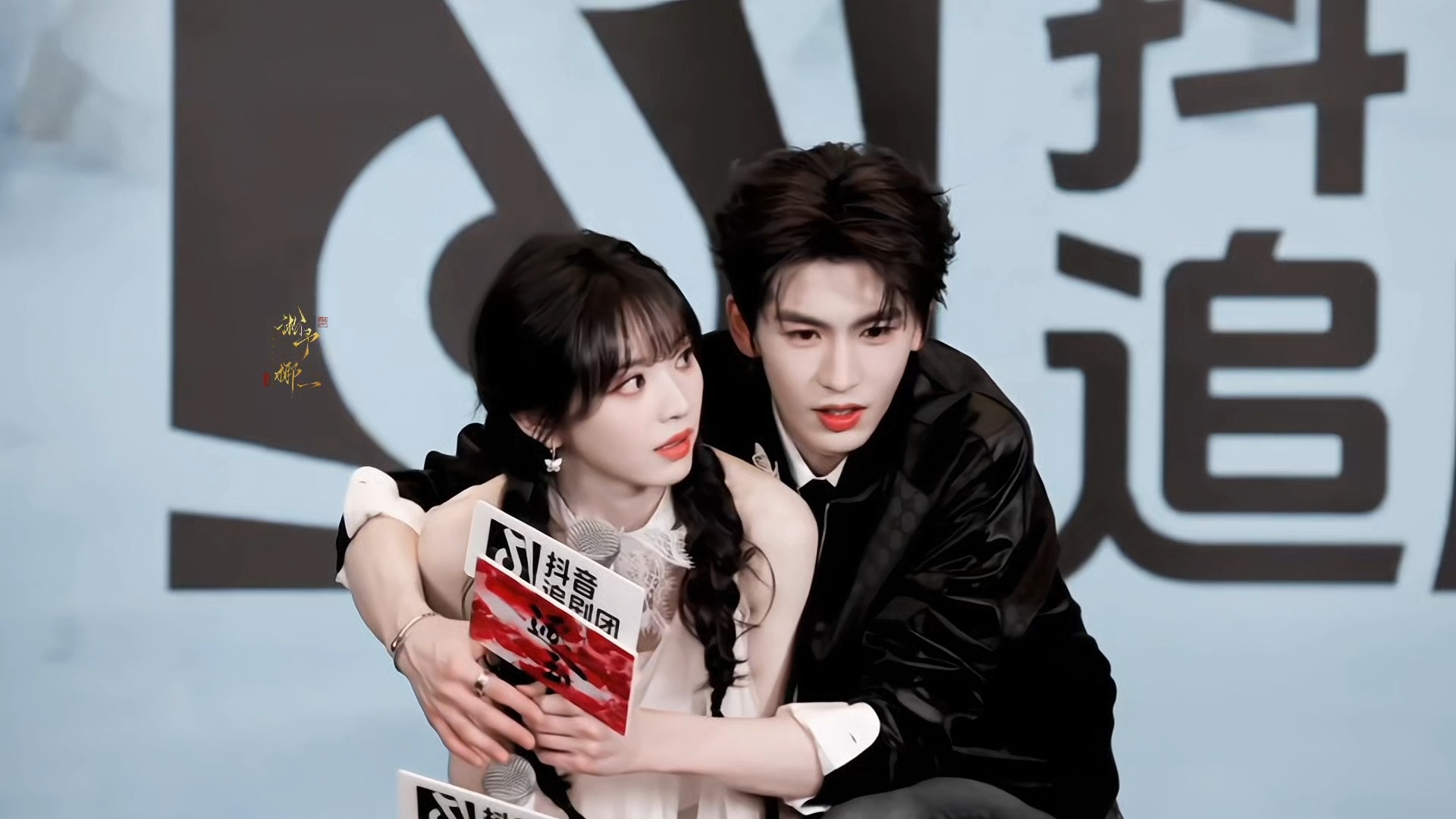 “在谁的怀中会有感觉”逐玉爱奇艺破万