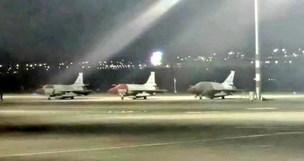 [呲牙] 哟~“枭龙”卖出去了——据说，阿塞拜疆已经开始接收JF-17“枭龙”战