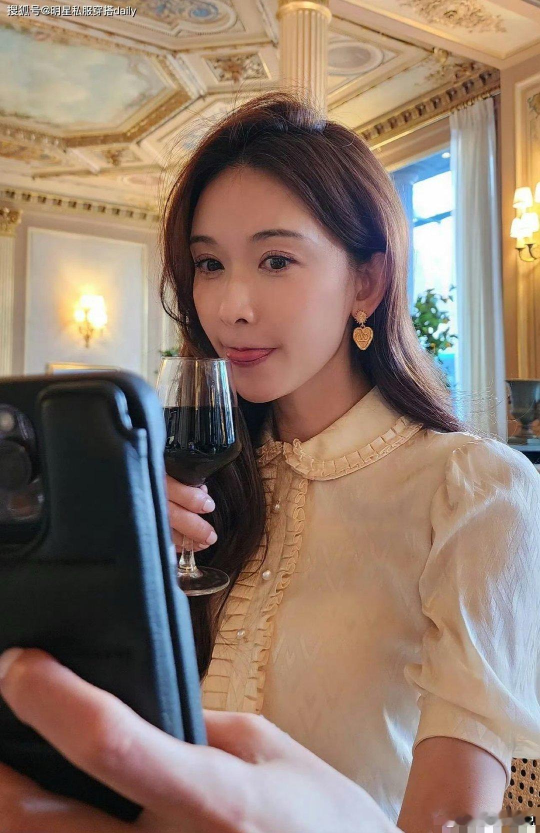 51岁美成林志玲这样，做梦都会笑醒吧！志玲姐姐又上热搜了，因为她最新的一段庆生视