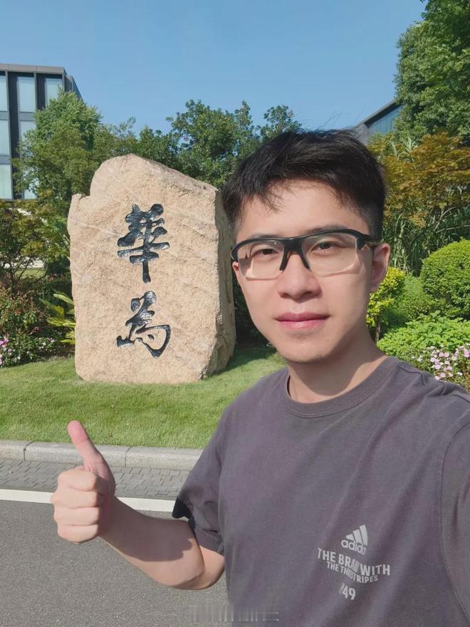 华为天才少年回应放弃百万年薪回村不少人被“放弃百万年薪回乡”的标题先入为主，以为