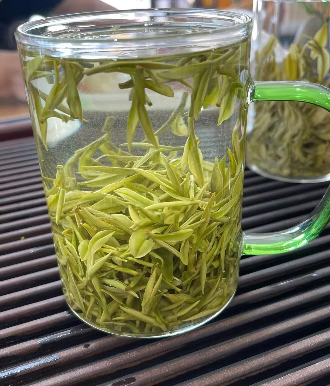 一杯泡好的绿茶，真清爽！山东高温，天太热🥵了，泡一杯清茶，清凉一下，400元一