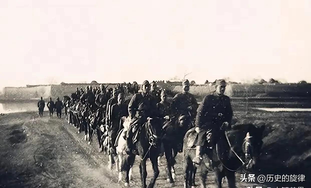 1945年春，日军精锐伪装国军夜渡汉江，武当道士带领百姓，用锄头鱼叉全歼特战小队