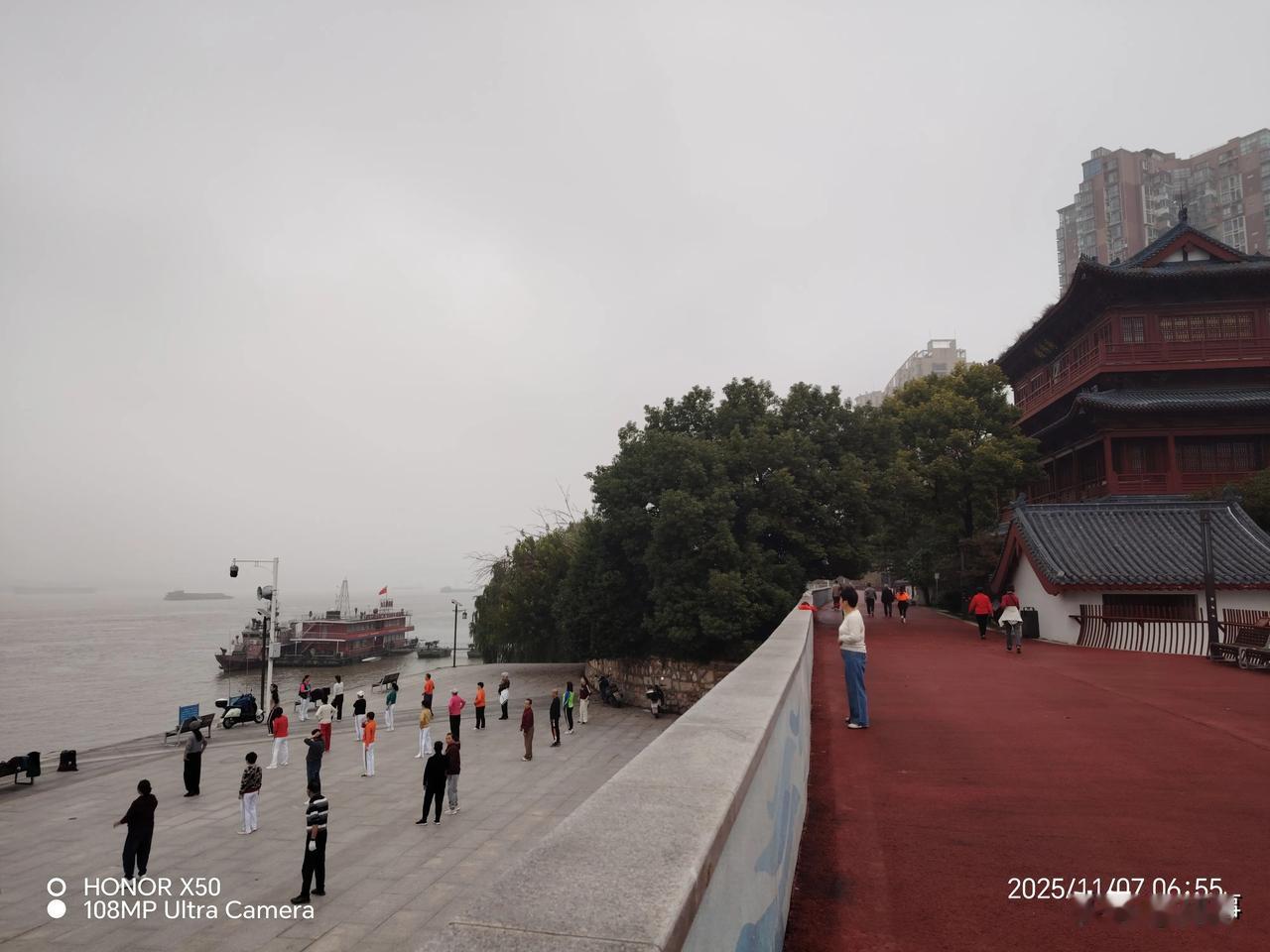 11月7日长江岸边晨练打卡