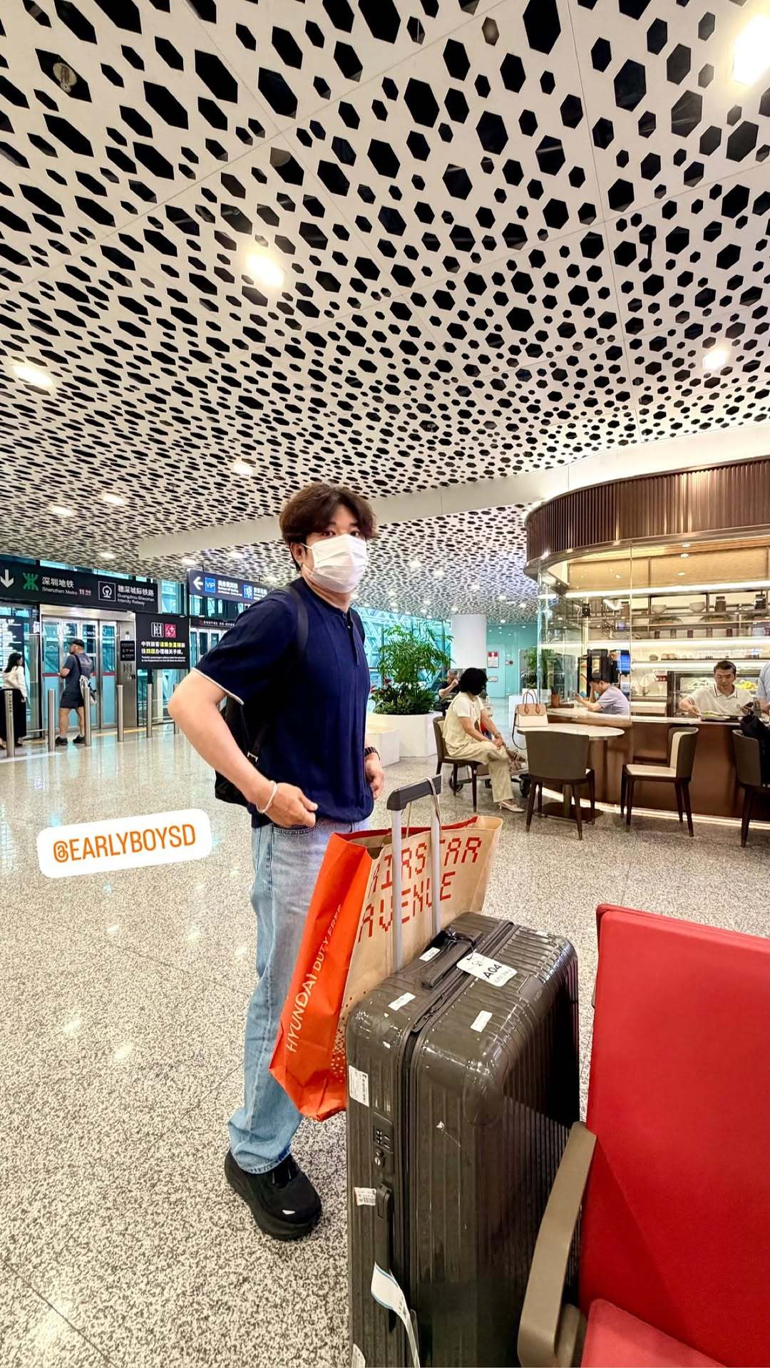 “CB百蓝_。260609申东熙 ins story更新两则： 