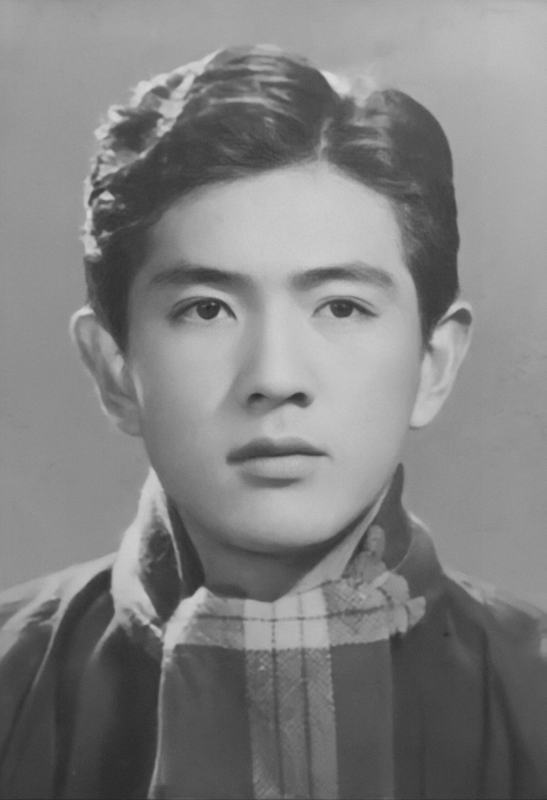 历史人物蒋介石侄孙 蒋孝良1936年出生于上海市静安区，毕业于复旦大学物理系，华
