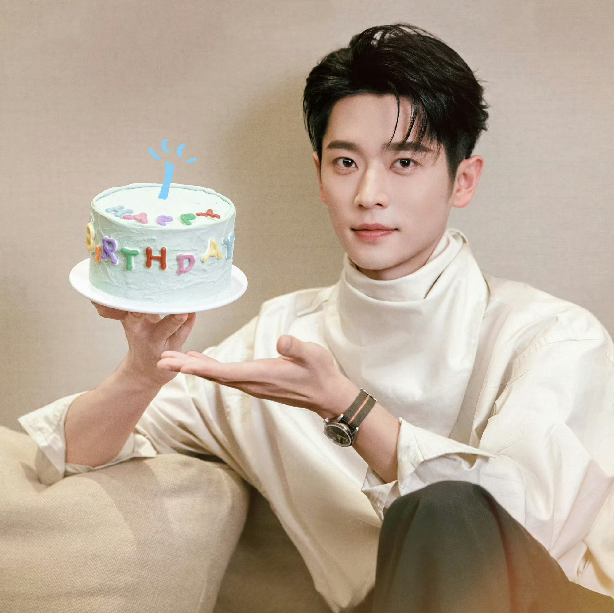 丞磊32了丞磊32岁生日照 丞磊32岁生日照，没想到丞磊32了呀，咱就说这张帅脸