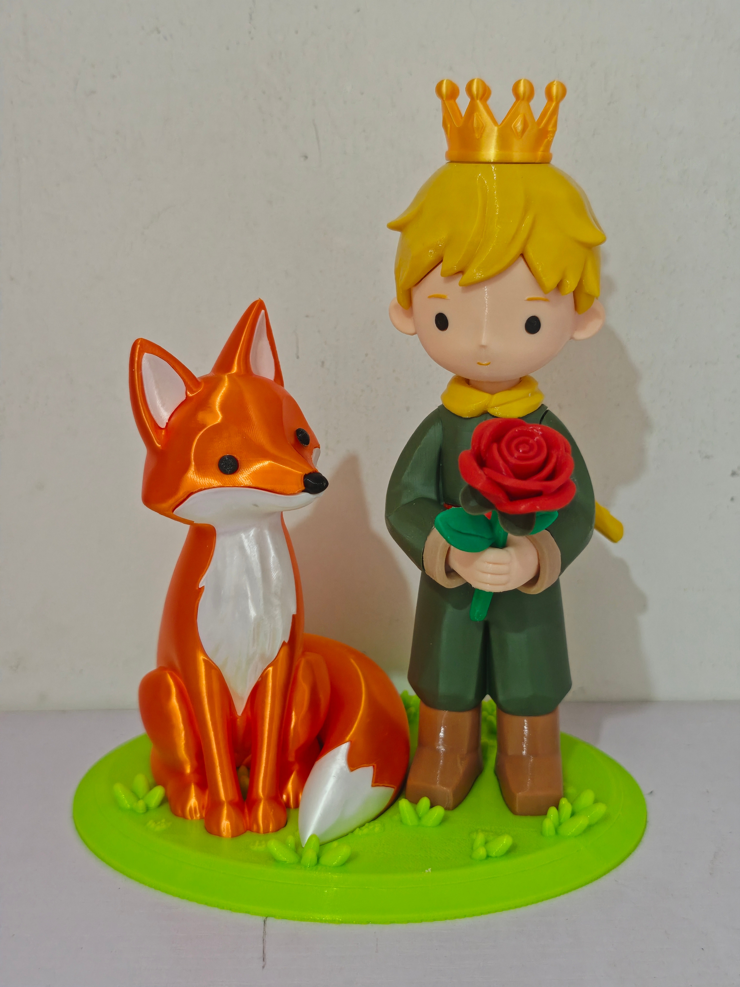 3d打印的床头摆件，小王子和遗忘的约定成本18块钱，差不多20cm高。小狐狸，玫