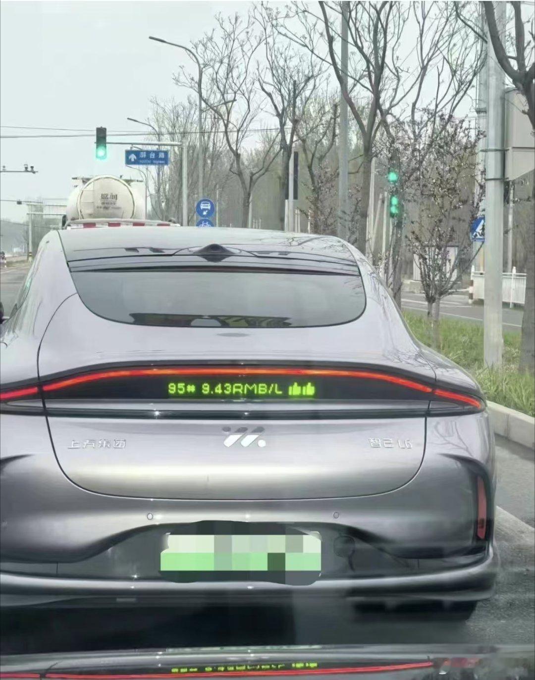 哈哈哈，这辆智己太坏了