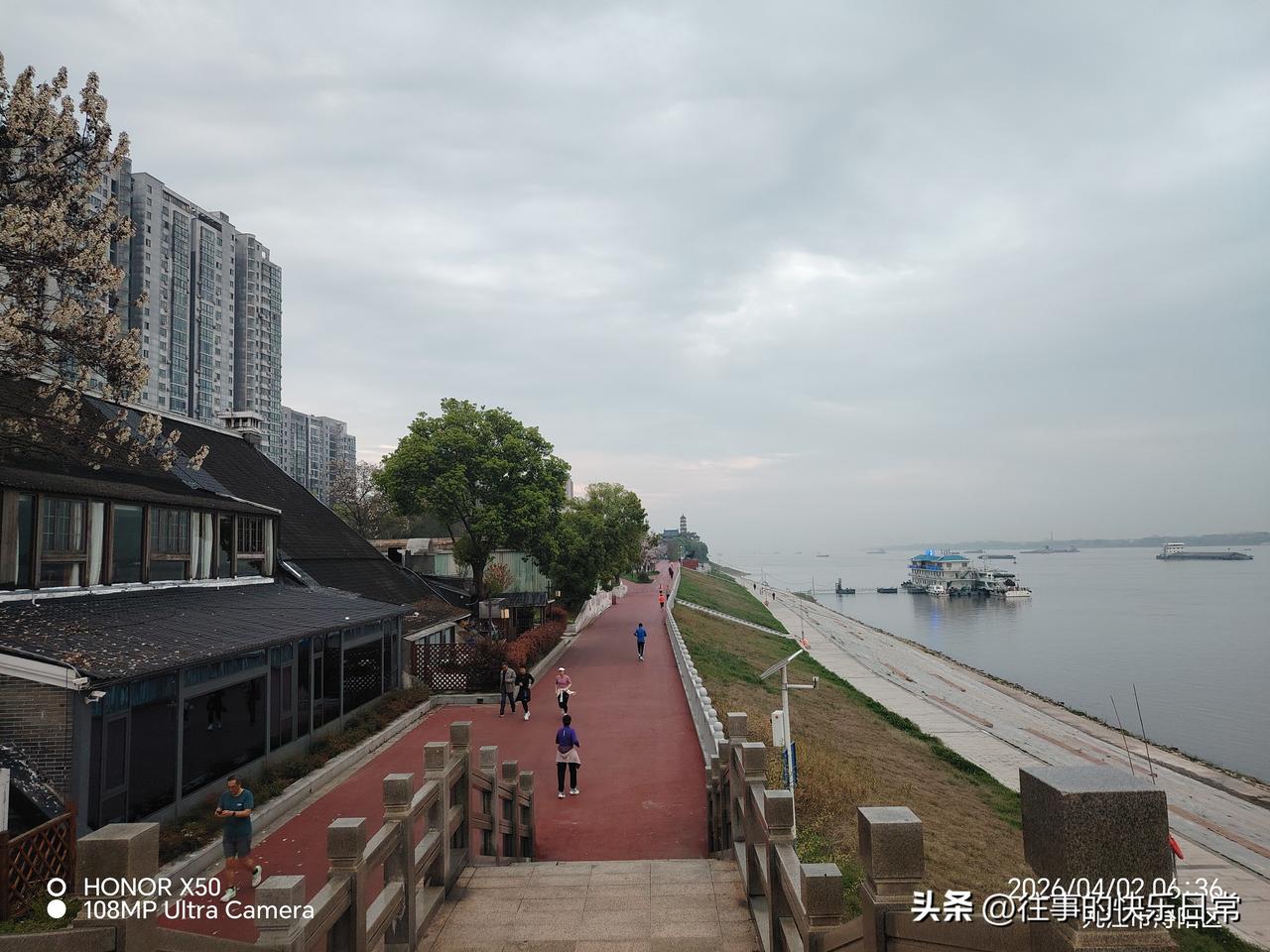 晒图笔记大赛4月2日长江岸边晨练赏长江美景“晒图笔记大赛”