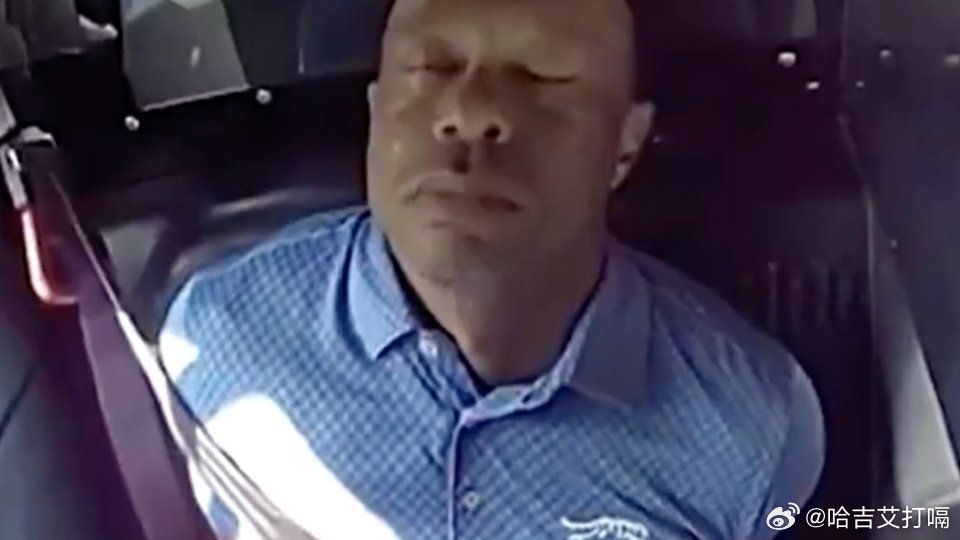 凤凰新闻【老虎伍兹被捕画面曝光！神志不清+直接电联特朗普，否认毒驾】3月28日，