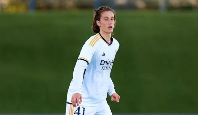 皇家马德里卡斯蒂亚队主教练阿尔瓦罗·阿尔贝罗阿在周六以2-0战胜卡塞雷诺的比赛后