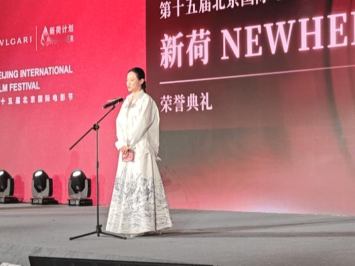 谭卓还有什么惊喜是我们不知道的谭卓说她打算每两年帮一位新人导演免费拍部短片，这种