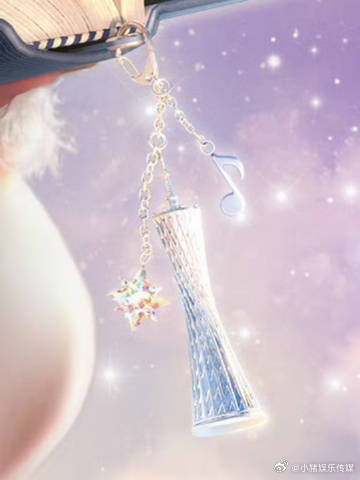 周深 细节控 周深演唱会海报的细节多到让人应接不暇！GZ代表广州，日记翻页有狮子