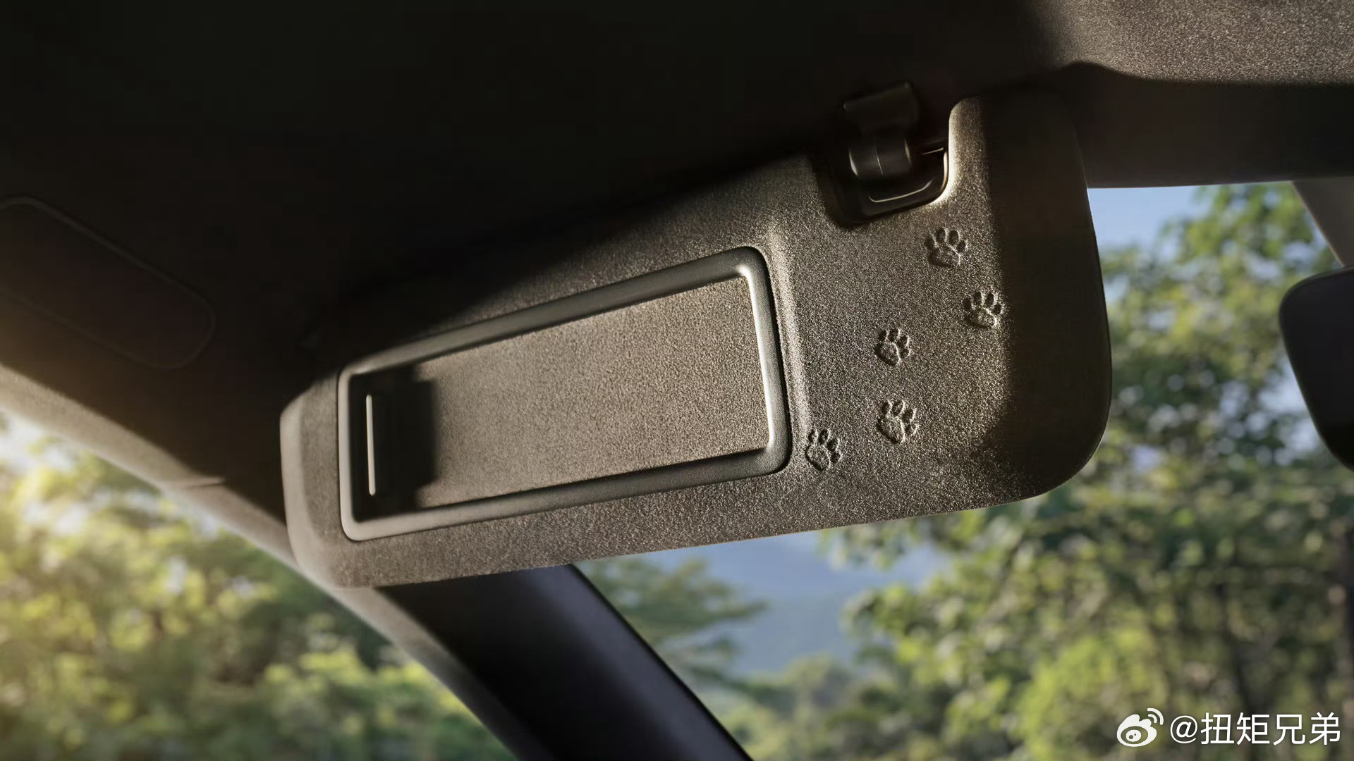 蔚来车上的细节拉满了高端在细节上的考究确实是一般车没法比拟的新能源汽车新能源汽车