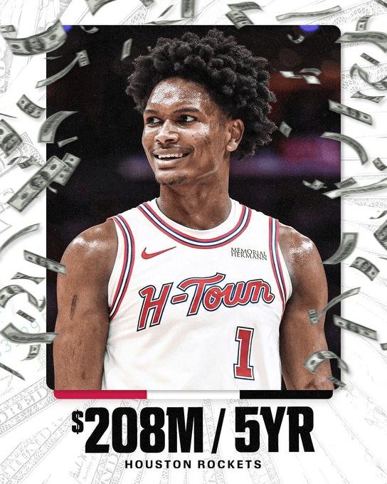ESPN统计，阿门·汤普森是火箭队史首个签下2亿合同的球员。 阿门汤普森提前续约