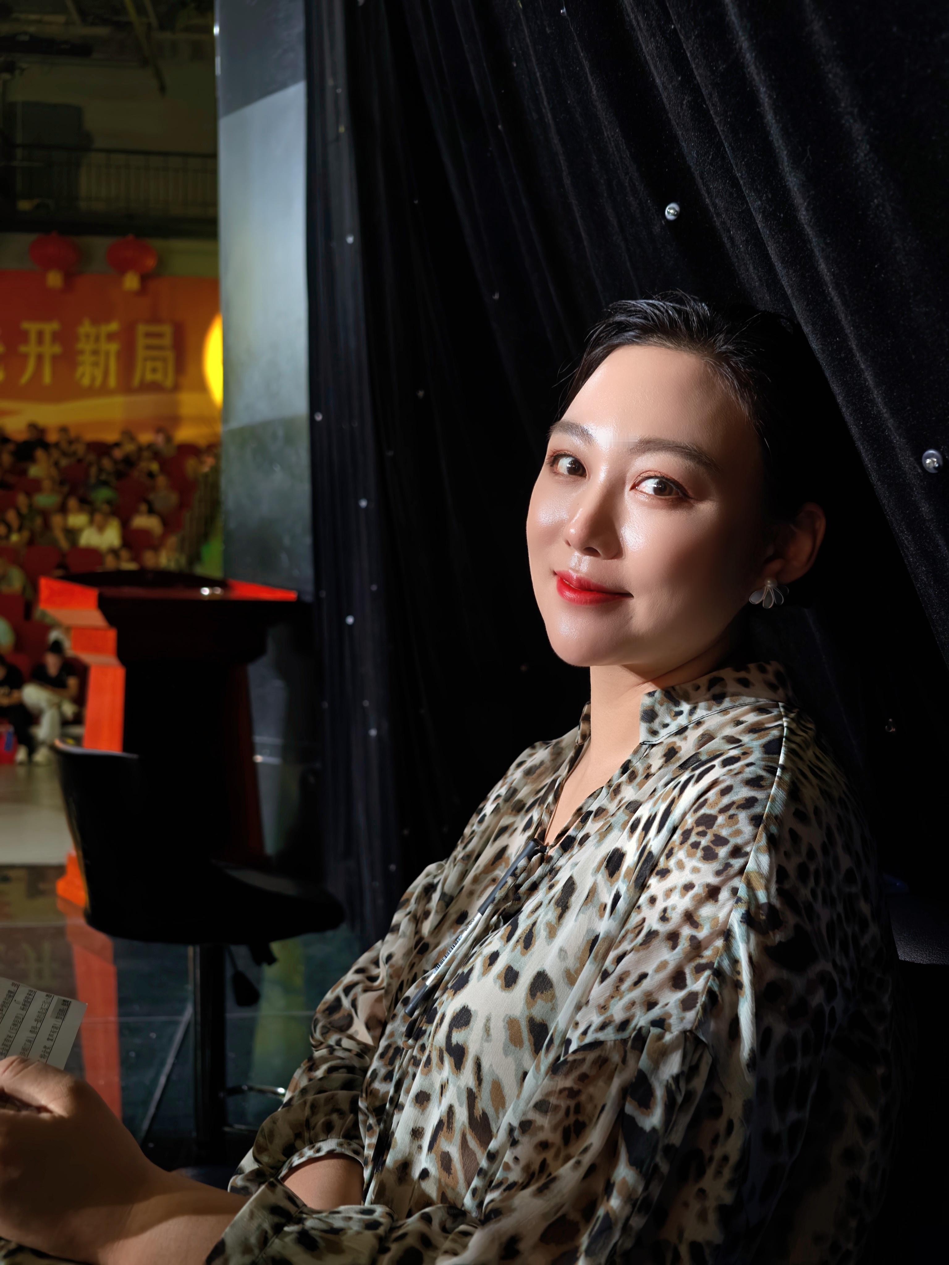 都说我不说话像教导主任？        那我先声明——我只是脸绷得紧，心里软着呢