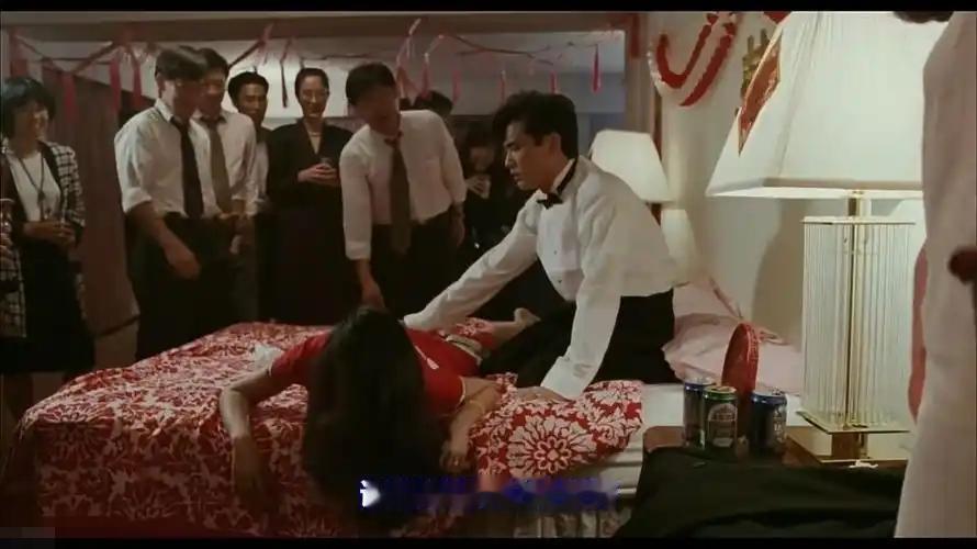 中国闹洞房竟然有1000多年历史
《银元时代生活史》的作者陈存仁这么写：那时节的