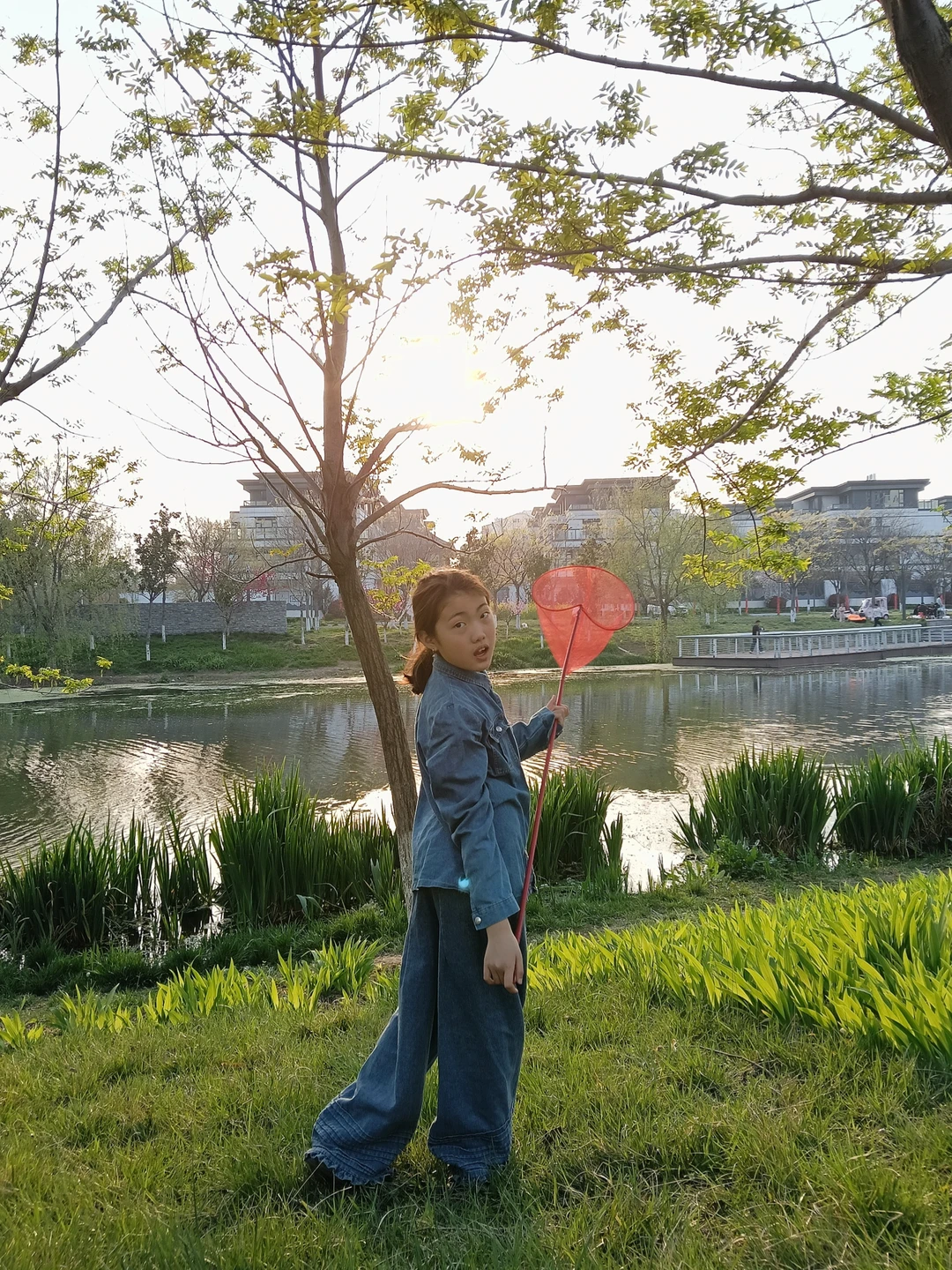 清新的空气和阳光☀️闺女又来抓🐟啦～