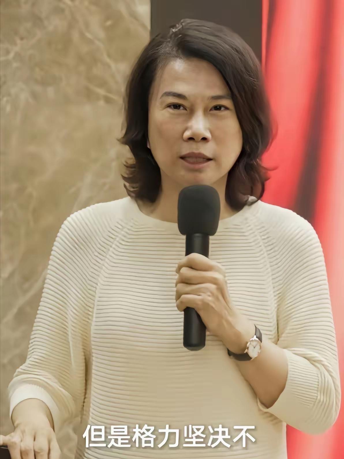 有些人后槽牙都要咬碎了，
美的签了，小米签了，海尔签了，唯独格力没签，还在空调包