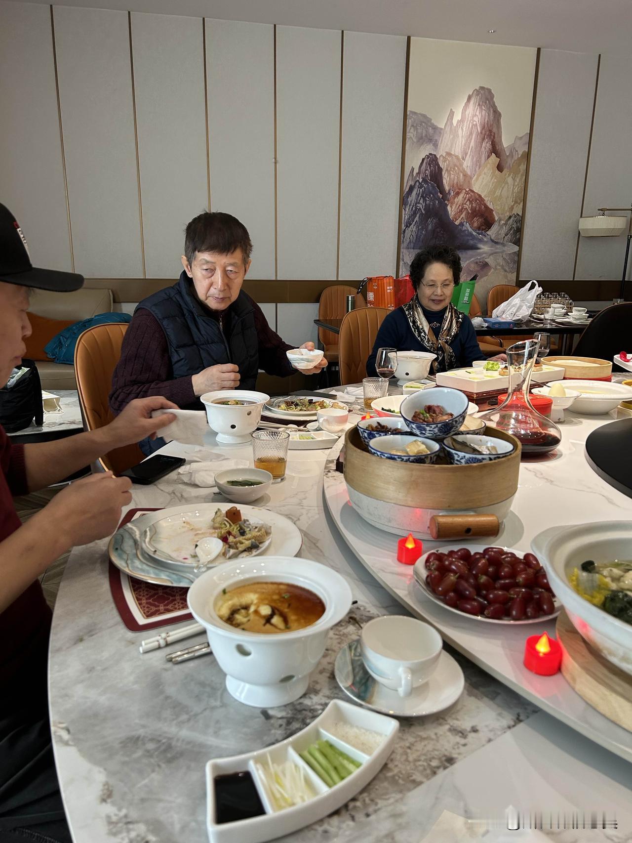 生活最美不过平凡日常里的小美好。晨起微风拂面，三餐烟火暖胃，闲时静静放空身心。不