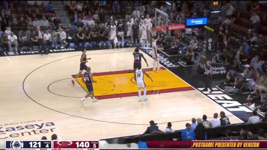 雅酷职业生涯首秀，登场54秒，怒打两铁差点得分，一个抢断，一个空篮不进致敬高诗岩